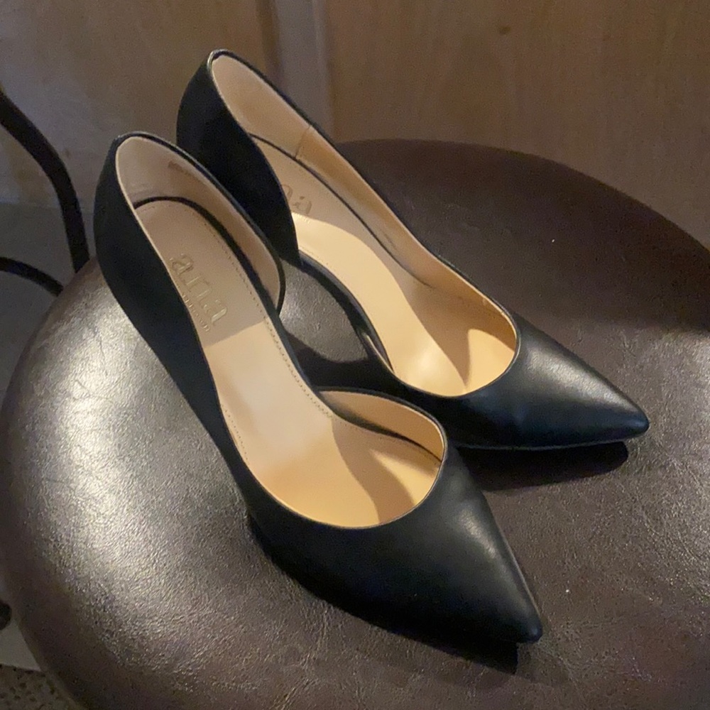 Brand New Ana pumps